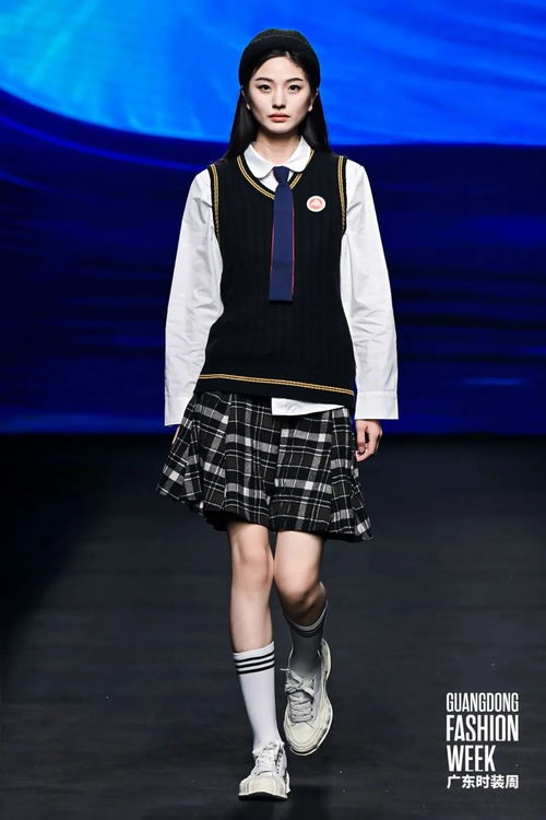 度身打造校園之美 銘月服飾亮相2024 春季 廣東時裝周